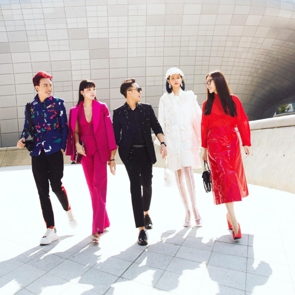 Hoa hậu Lam Cúc nổi bật sắc đỏ trong ngày đầu Seoul Fashion Week