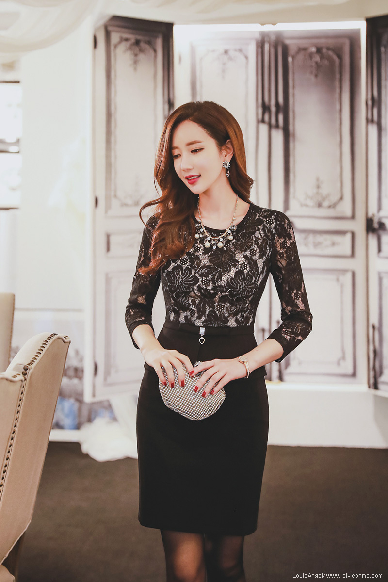 Đầm công sở phối ren peplum màu đen dễ thương