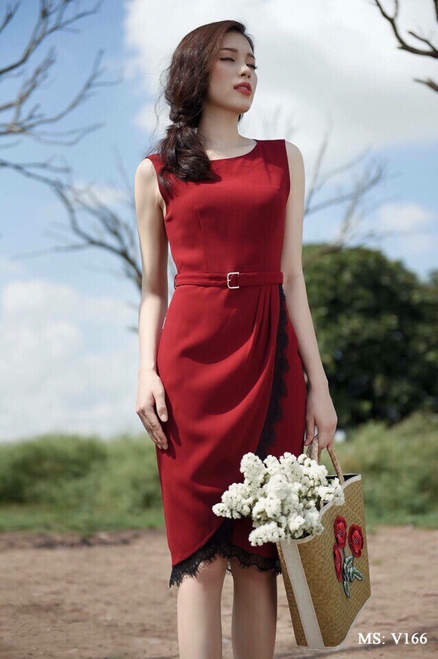 Đầm công sở phối ren tà đắp kèm belt màu đỏ