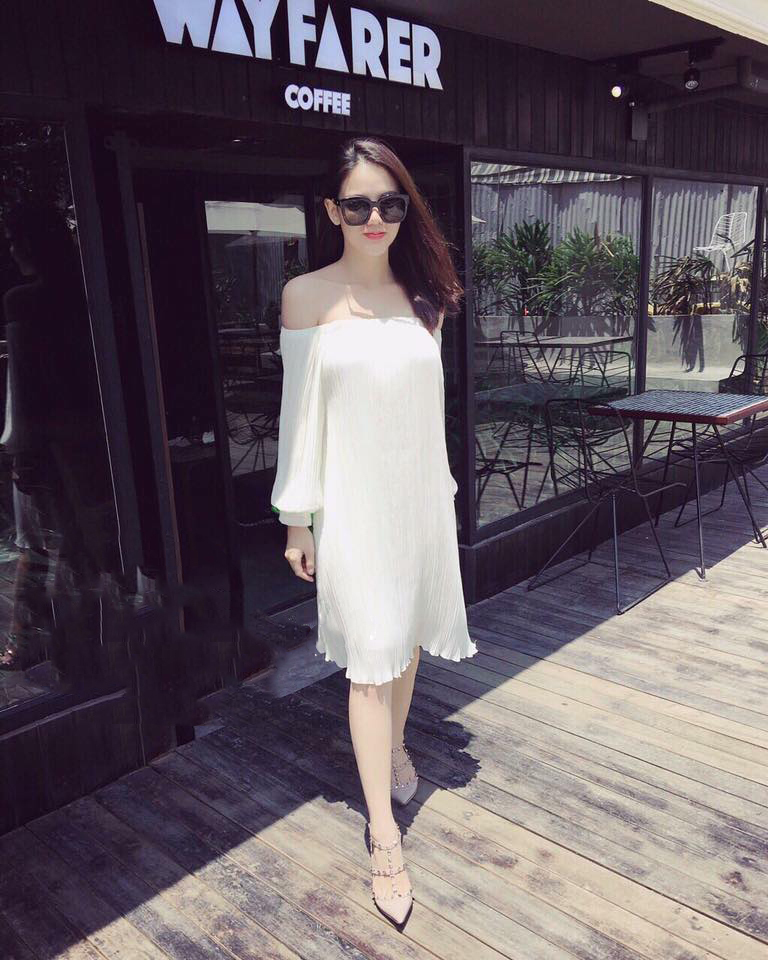 Đầm voan trễ vai tay dài dập ly màu trắng cao cấp
