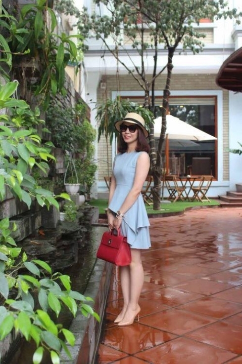 Đầm xòe sát nách thiết kế peplum