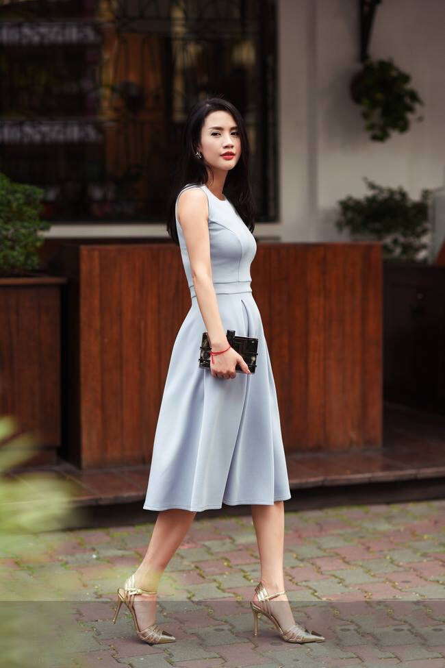 Đầm xòe sát nách xếp ly xanh pastel