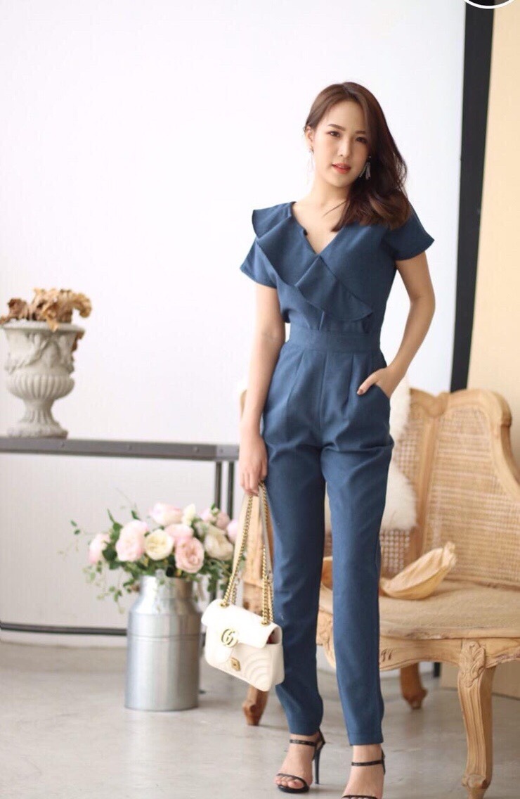 Jumpsuit bèo xinh xinh dạo phố mùa hè thật tuyệt