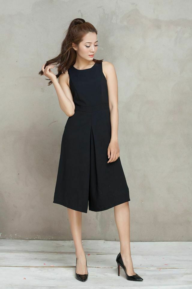 Jumpsuit liền quần sát nách cá tính