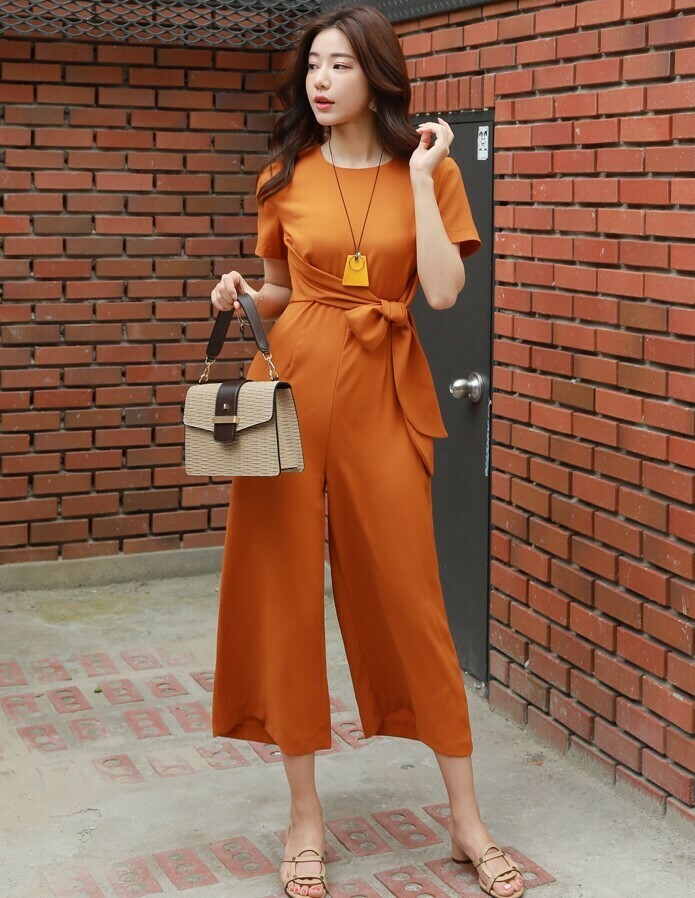 Jumpsuit ống suông cách điệu 2 màu cam đen