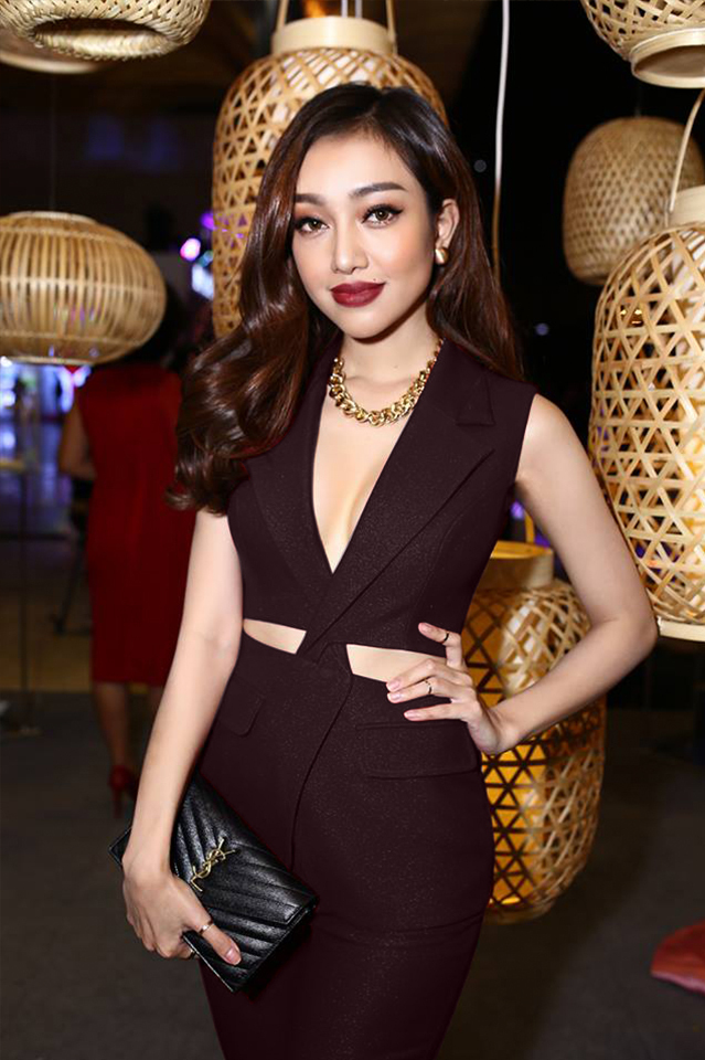 Set áo vest sát nách khoét eo quần tây dài màu đen quyến rũ