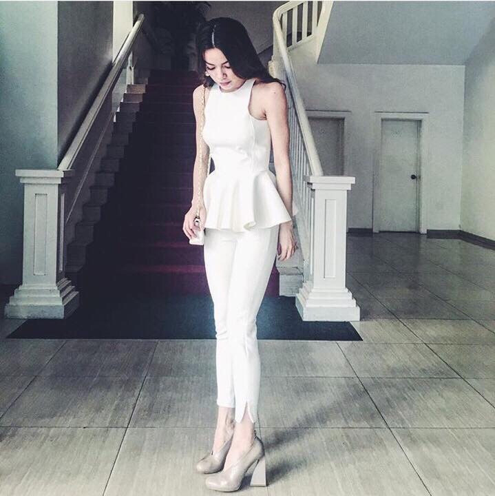 Set nguyên bộ áo peplum màu trắng giống hồ ngọc hà